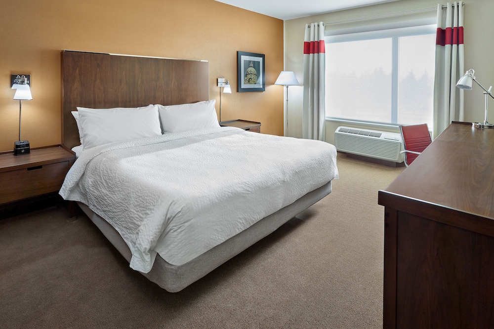 Deluxe Room, 1 King Bed with Sofa bed