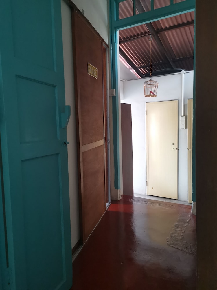 Basic Room, Non Smoking (1 Bunk Bed) - Photo 8
