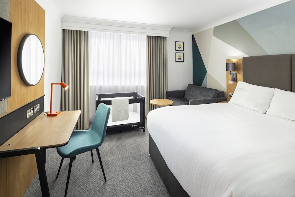 Standard Room, 1 King Bed (Super King) - Photo 12