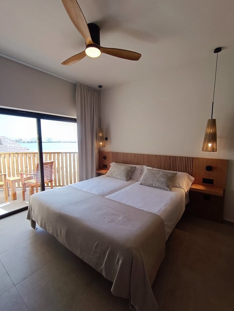 Superior Double Room, Balcony, Sea View - Photo 13