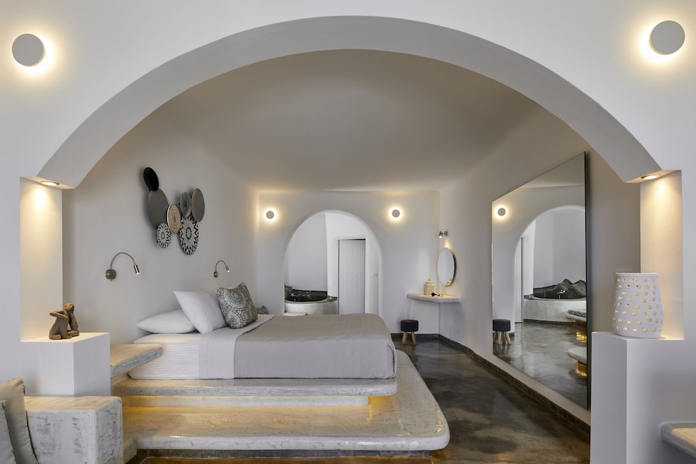 Elegant Suite Caldera View - Photo 1
