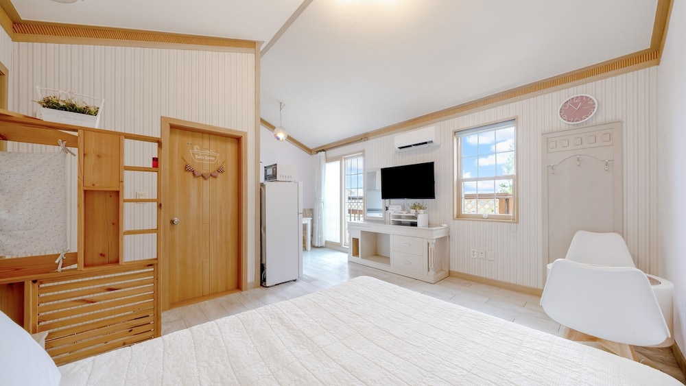 Basic Room, 1 Bedroom (Aquamarine_Adong)
