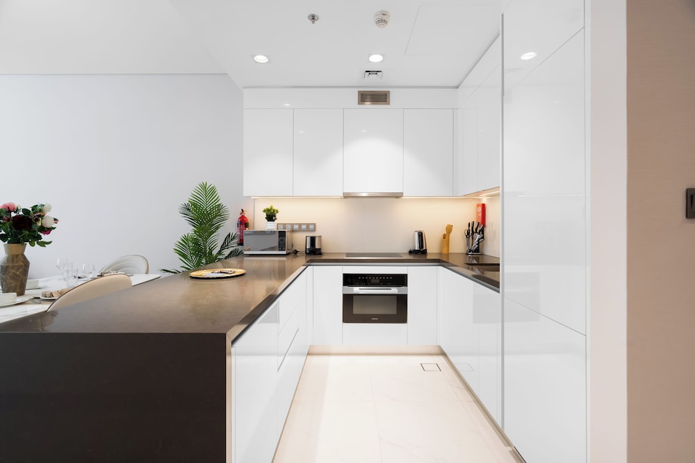 One Bedroom Apartment City View & Partial Water View photo 3