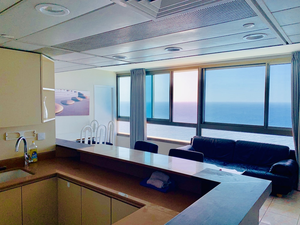 Panoramic Apartment, 2 Bedrooms, Sea View, Overwater photo 3