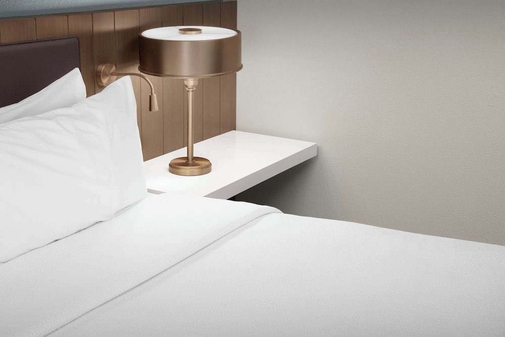 Room, 2 Queen Beds, Non Smoking (Drinks-Snacks) - Photo 1
