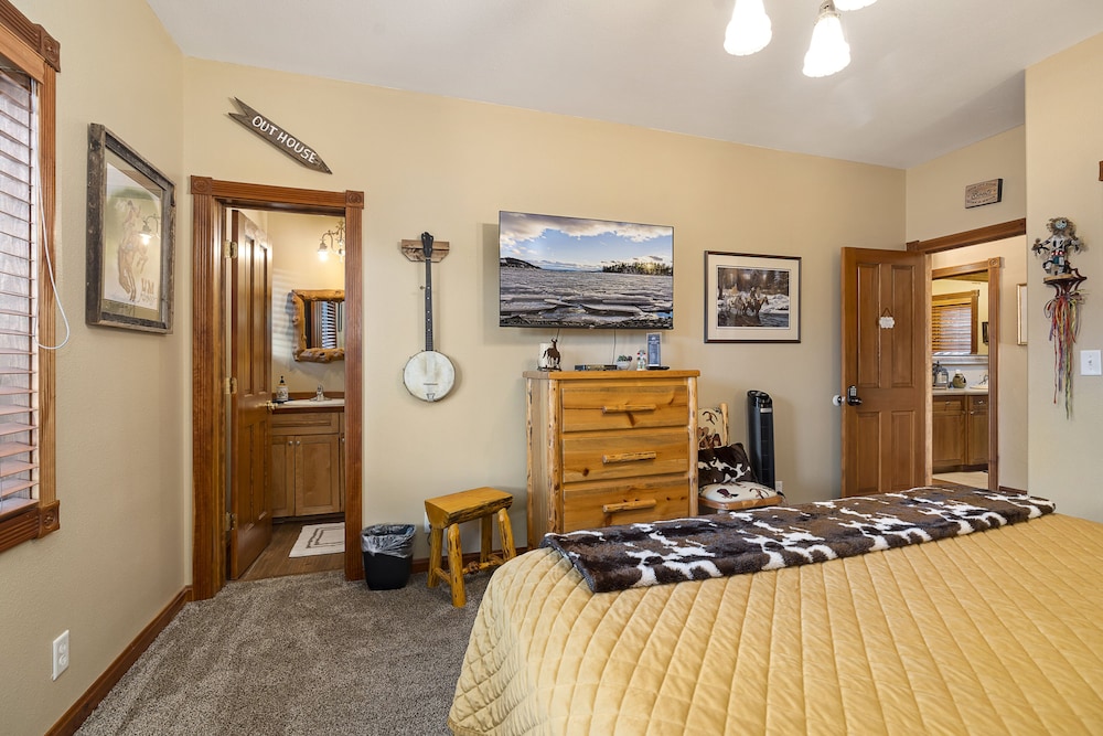 John Wayne Suite