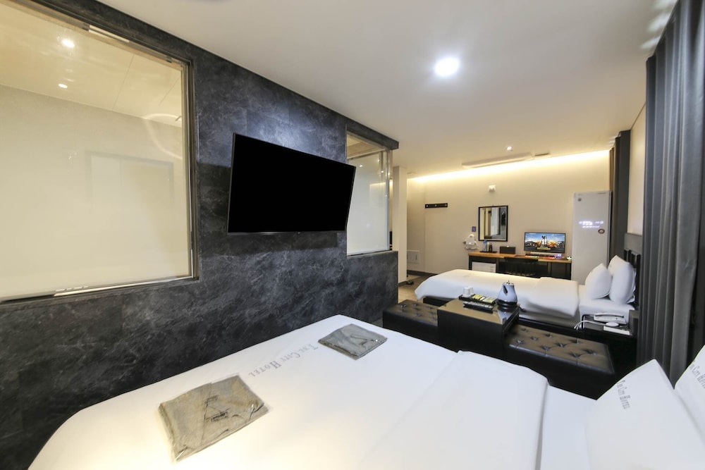 Twin Room - Photo 3