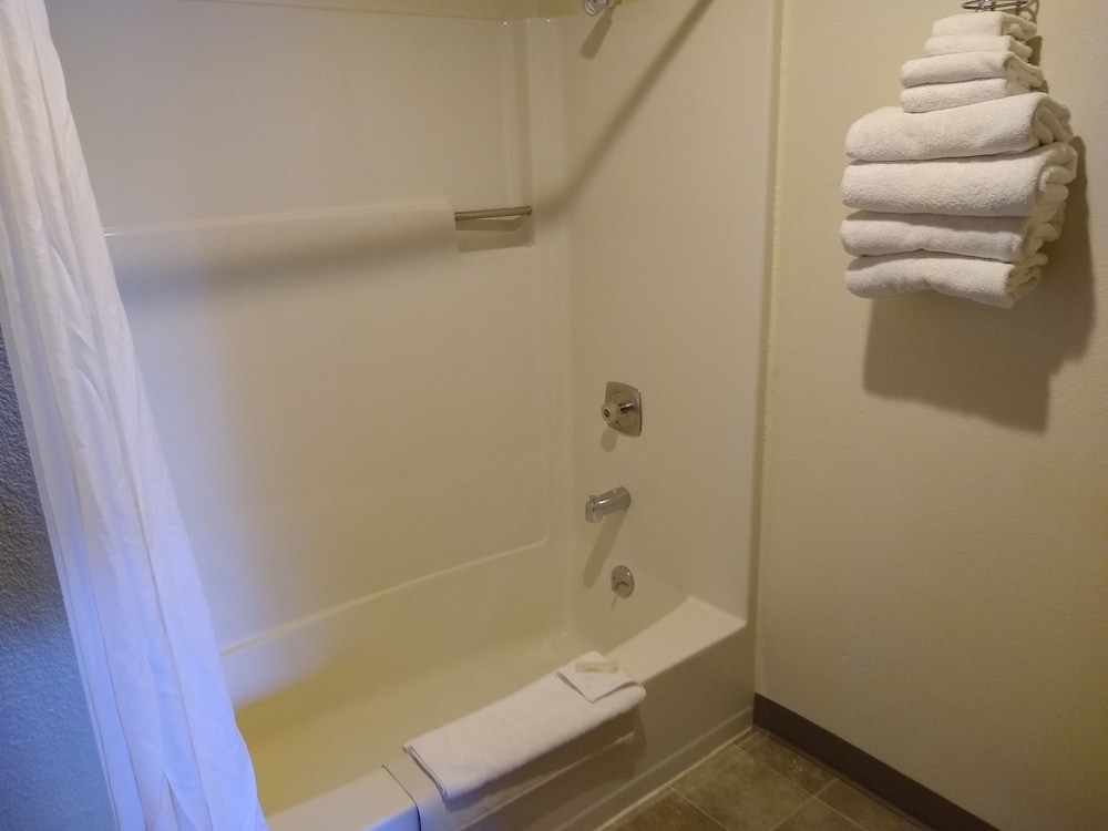 Standard Suite, 1 Bedroom, Non Smoking, Private Bathroom (King Honeymoon Suite) photo 3
