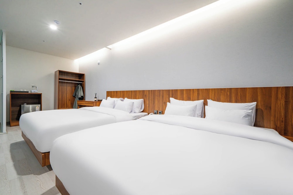 Premier Family Suite (New Building) photo 3