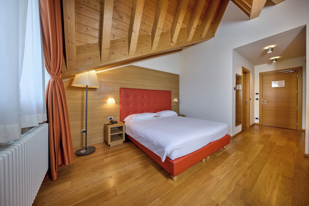 Standard Double or Twin Room photo 3