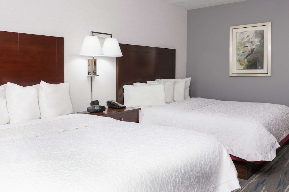 Room, 2 Queen Beds, Accessible (Roll-In Shower)