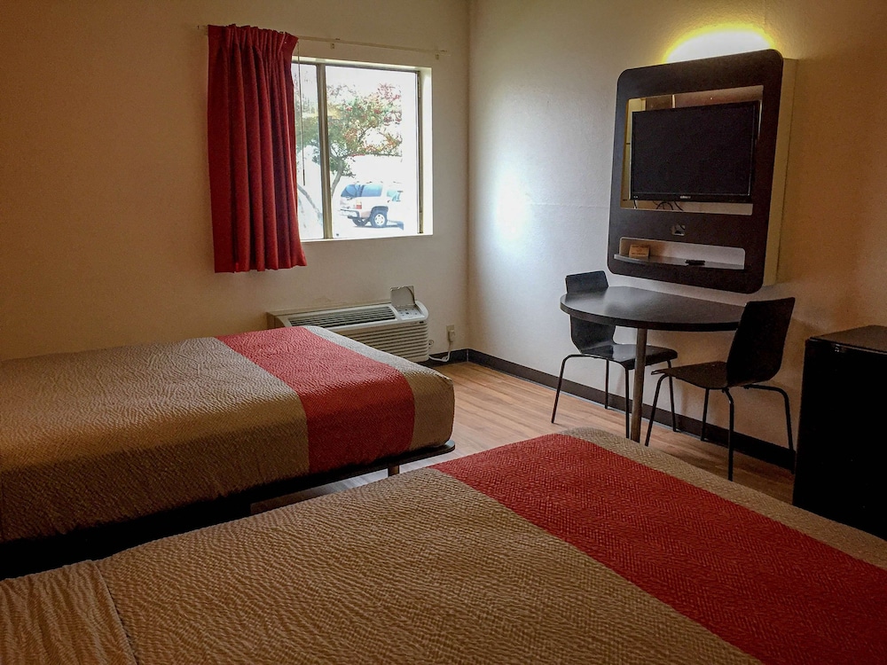 Deluxe Room, 2 Double Beds, Non Smoking, Refrigerator & Microwave - Photo 2