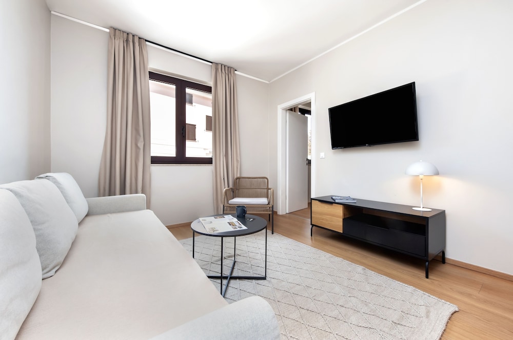 Deluxe Apartment, 1 Bedroom, Courtyard Area - Photo 2