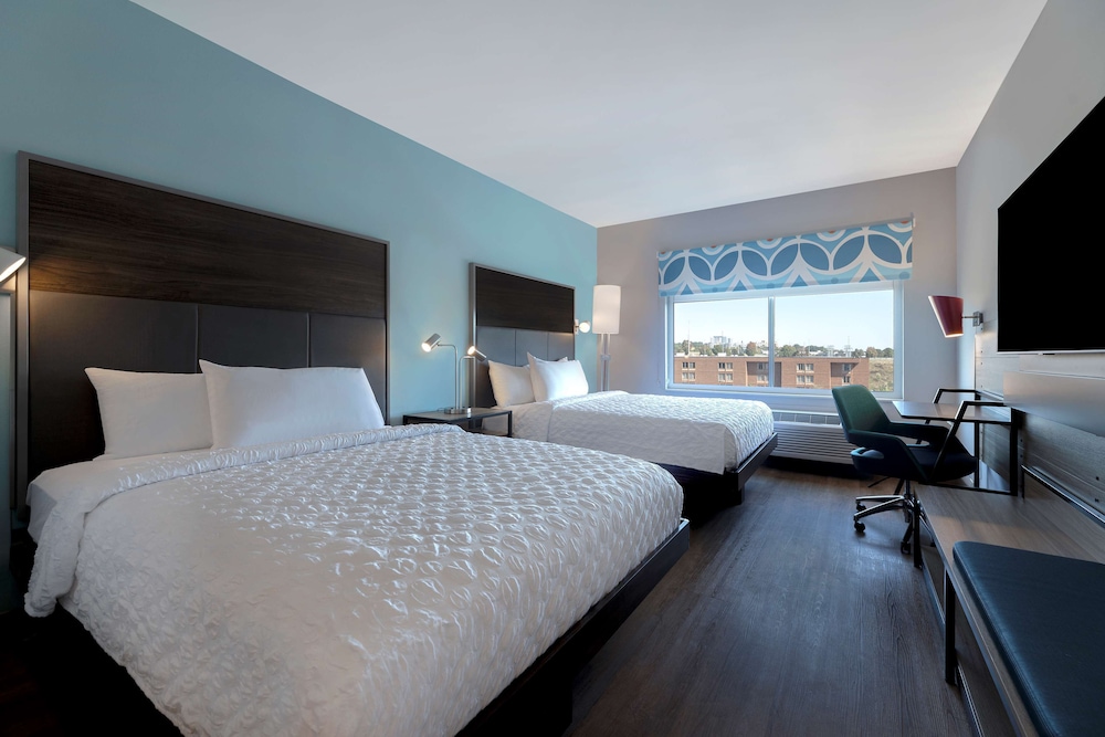 Room, 2 Queen Beds, Accessible, Bathtub - Photo 2