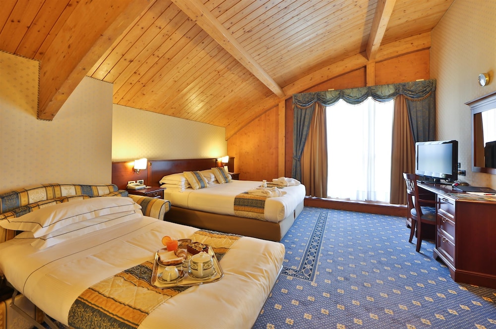 Junior Suite, Multiple Beds (with 1 Sofabed) photo 1