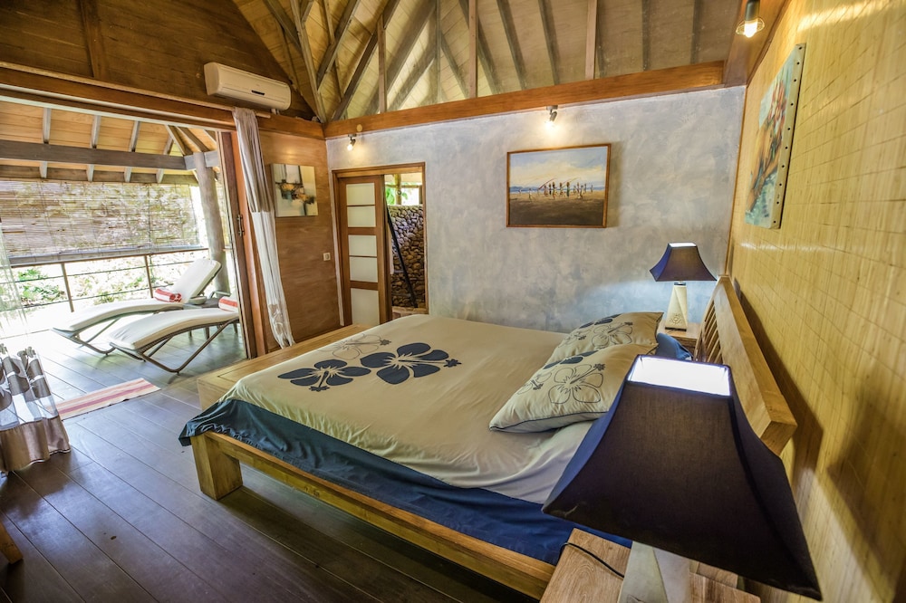 Comfort Bungalow, 1 Queen Bed, Garden View photo 2