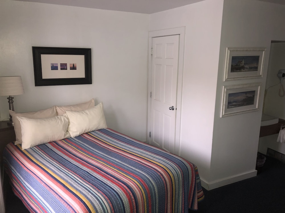 Economy Double Room, Ensuite (1st Floor, Non-ADA)