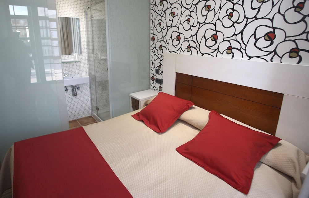 Standard Double Room, 1 Double Bed, Balcony, City View photo 3