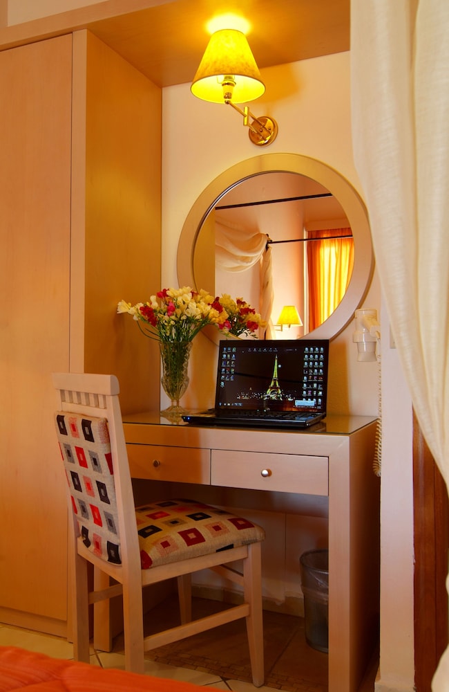 Double or Twin Room (Gorge View) - Photo 8