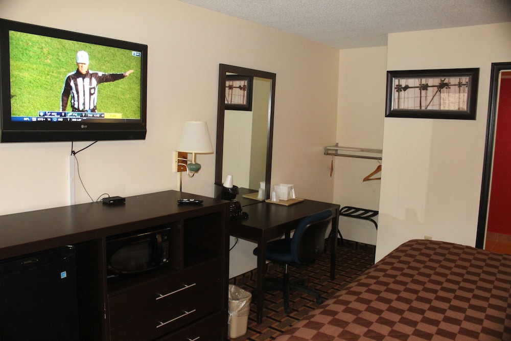 Room, 1 King Bed, Non Smoking - Photo 2