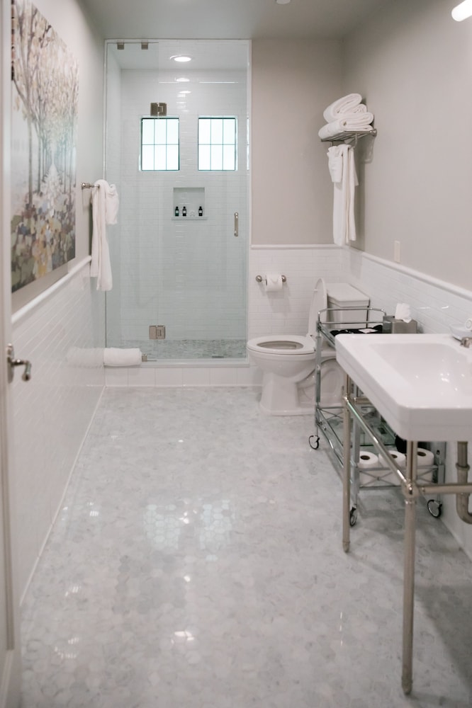 Sycamore 2 Bedroom in Carriage House photo 2