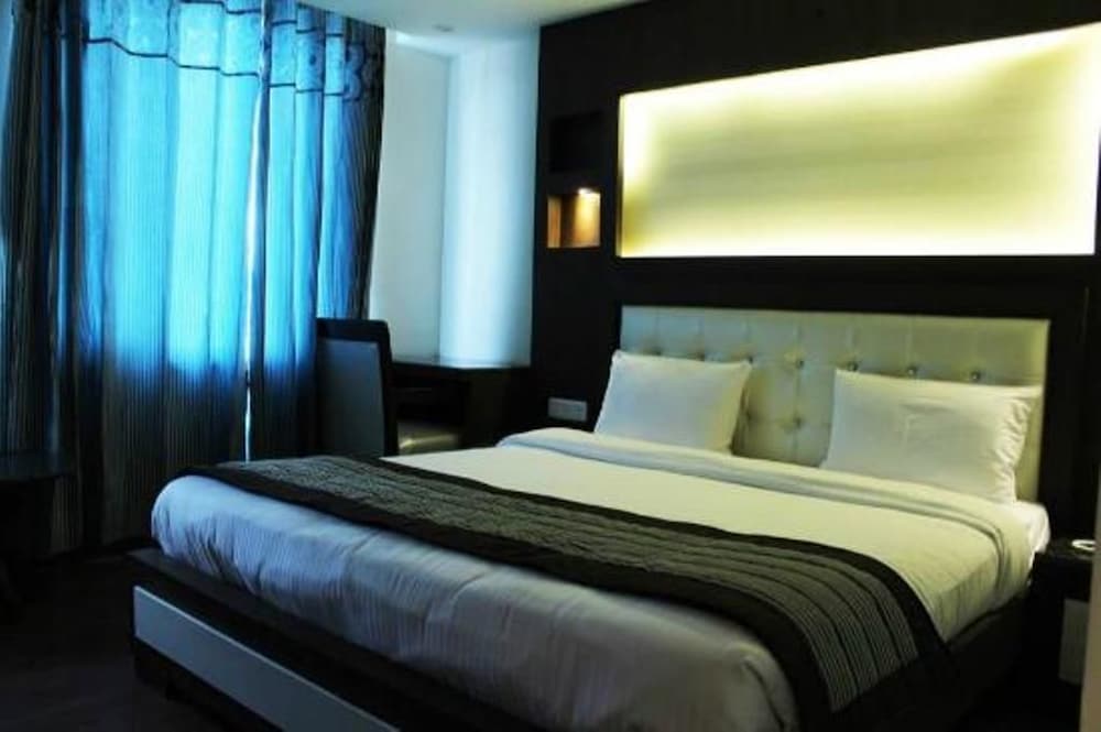 Luxury Room, 1 Bedroom, Smoking, City View