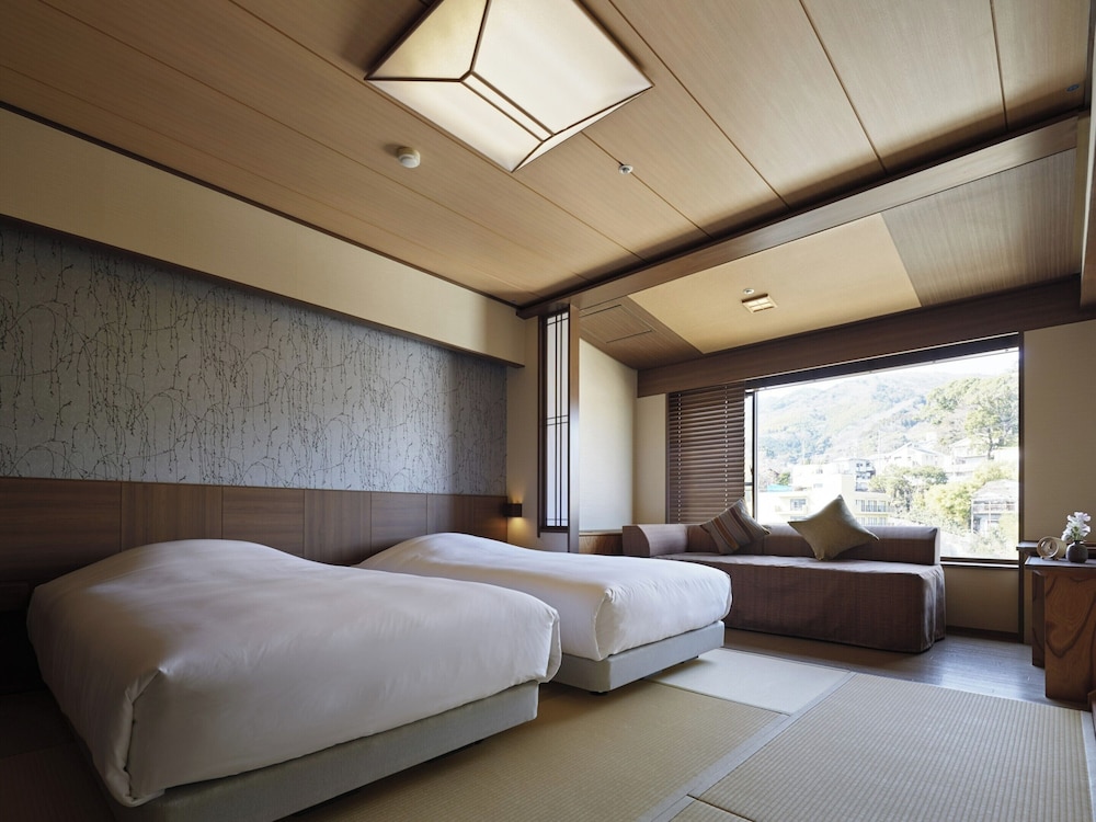 Standard Japanese-style room with bed