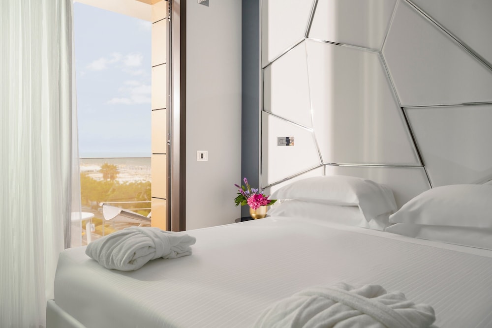 Deluxe Double Room, Balcony, Partial Sea View