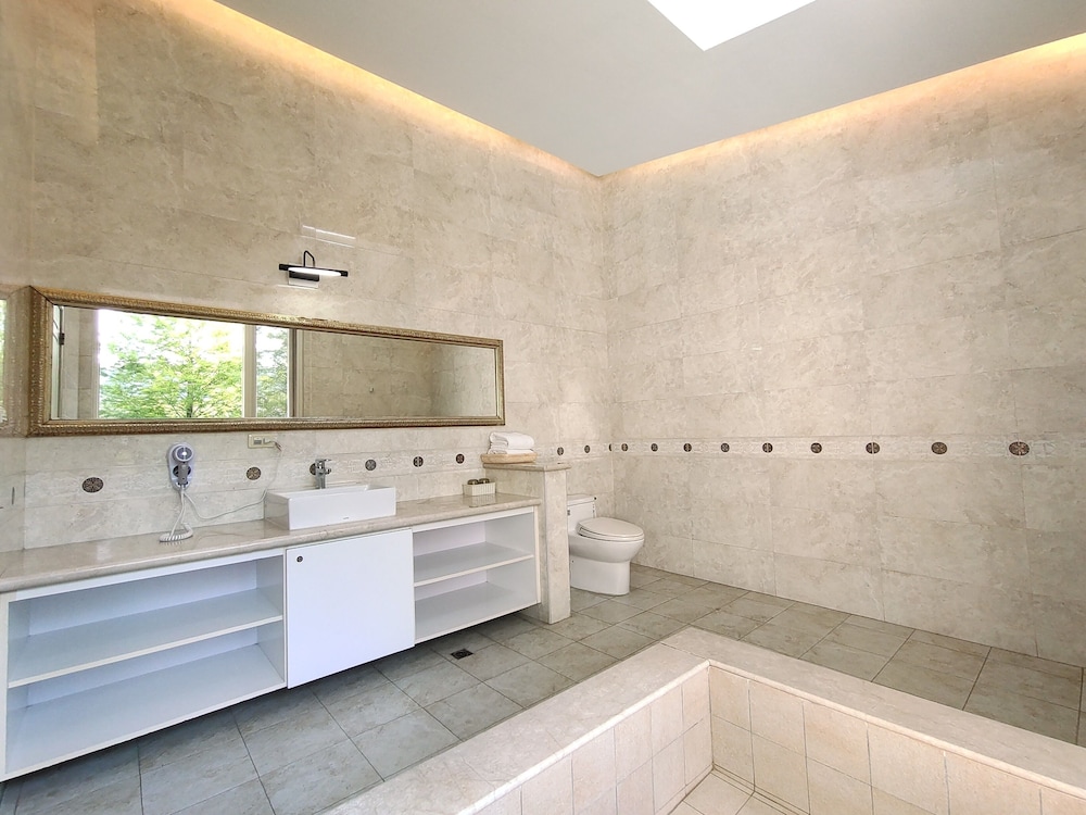 Deluxe Double Room, Lake View, Mezzanine (101) photo 1