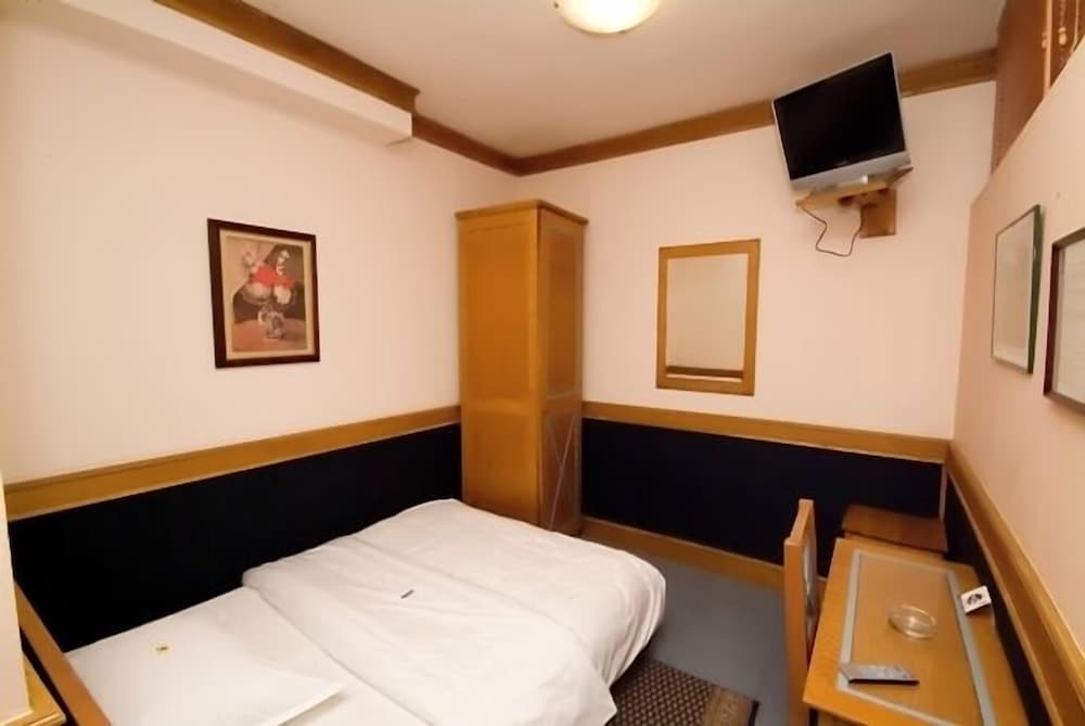 Single Room - Photo 2