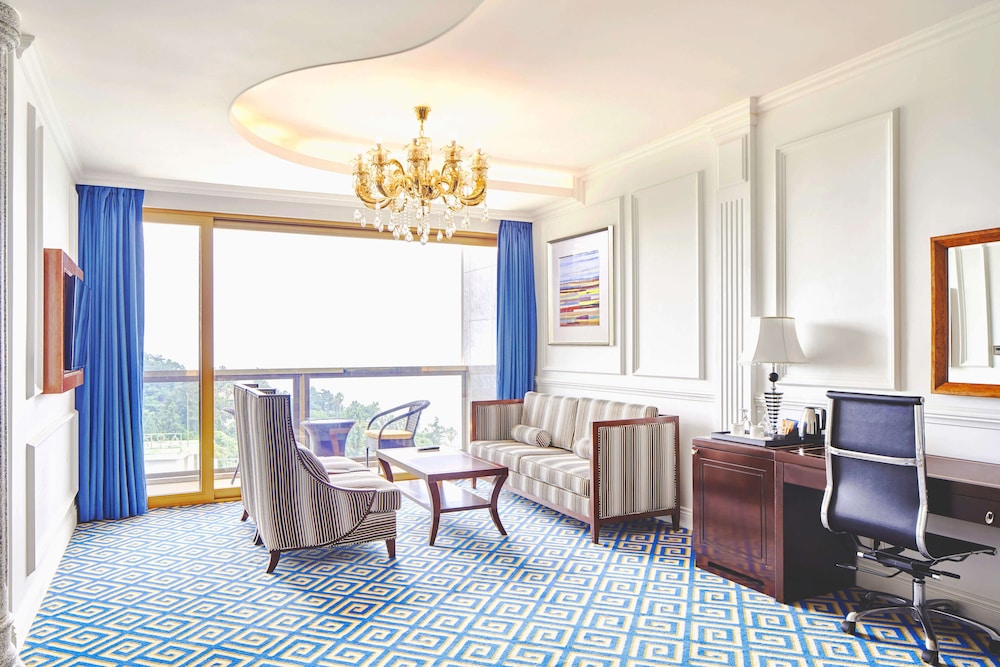 Ocean View Royal Suite with Jacuzzi - Photo 2