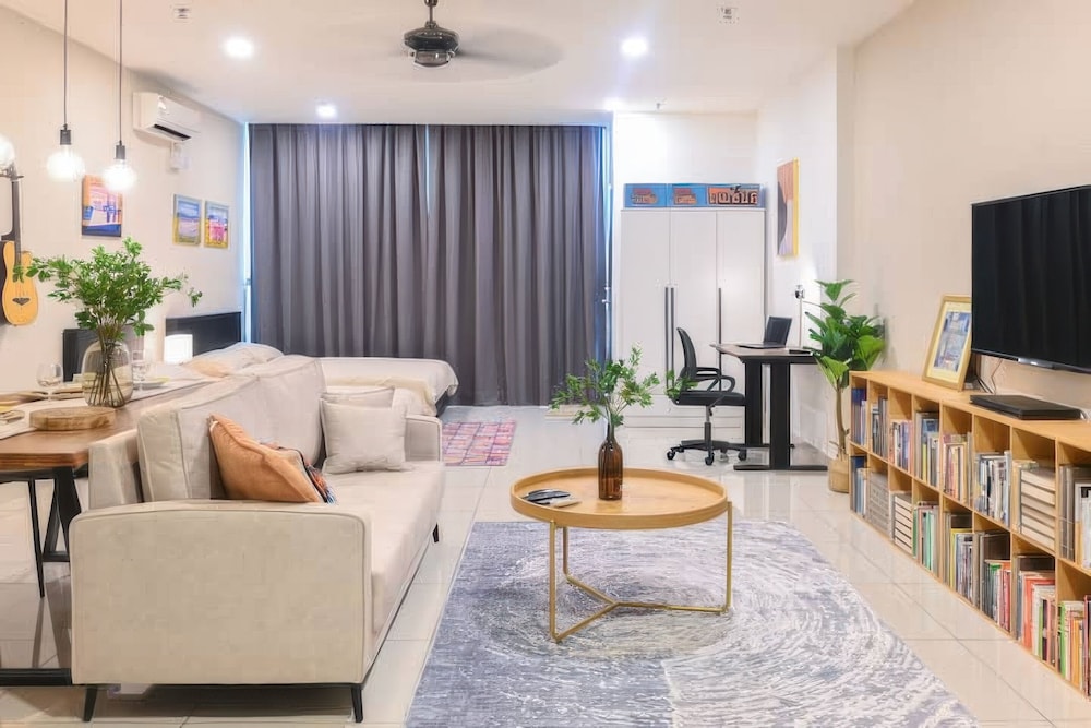 Deluxe Studio, Multiple Beds, Balcony, City View