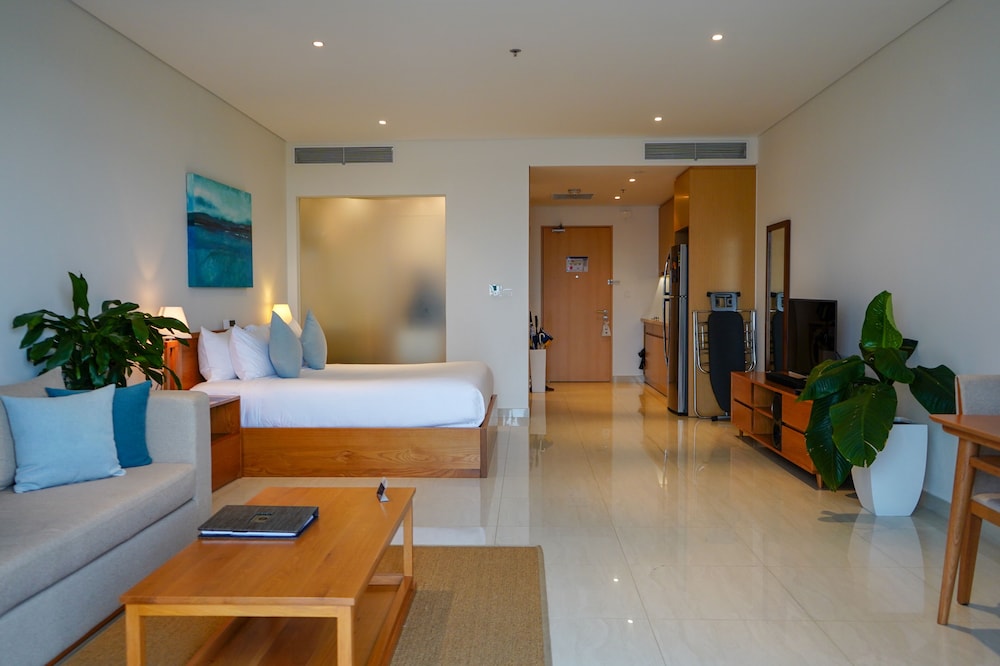 1 Bedroom Luxury Apartment - Photo 2