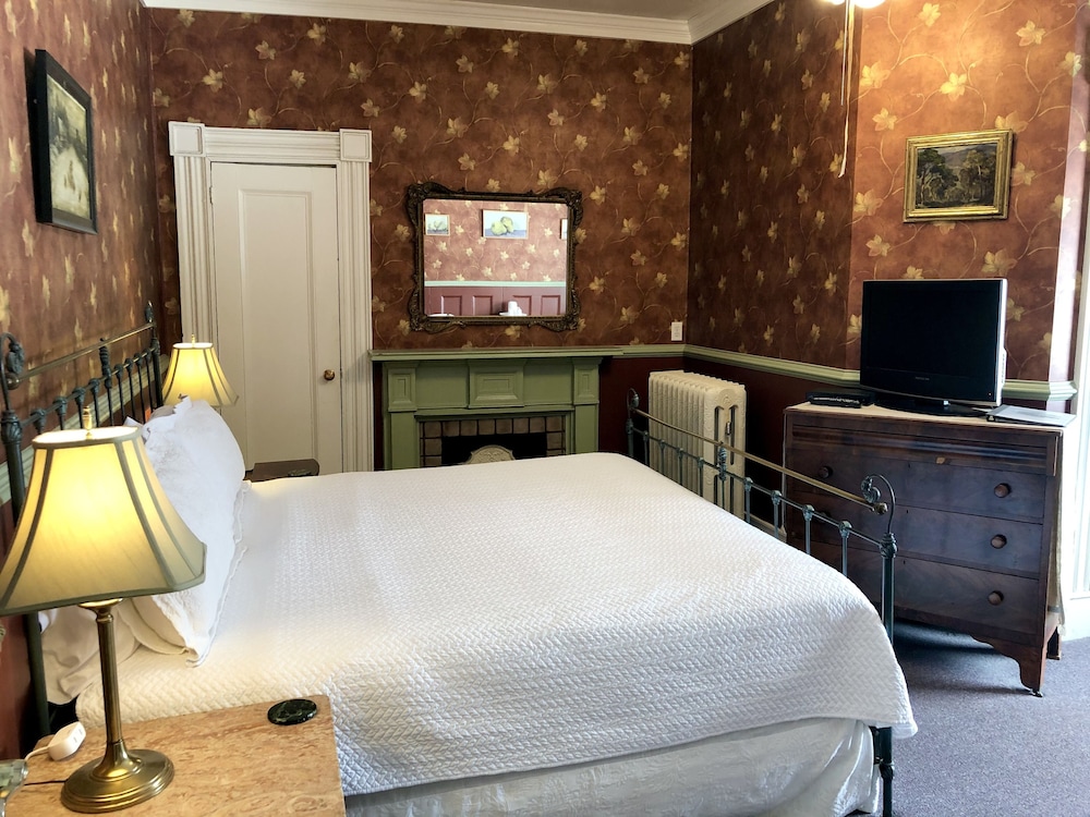 Room 8