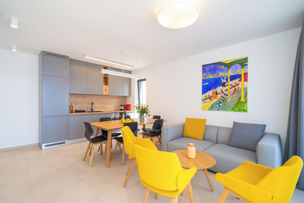 Deluxe Apartment, 3 Bedrooms, Sea View photo 1