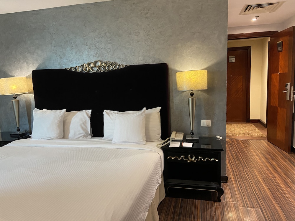 Junior Suite (Pyramids view)