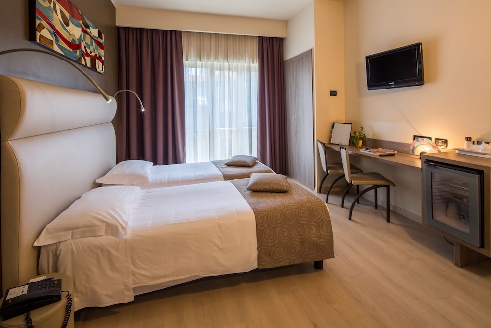 Standard Room, 2 Twin Beds photo 2