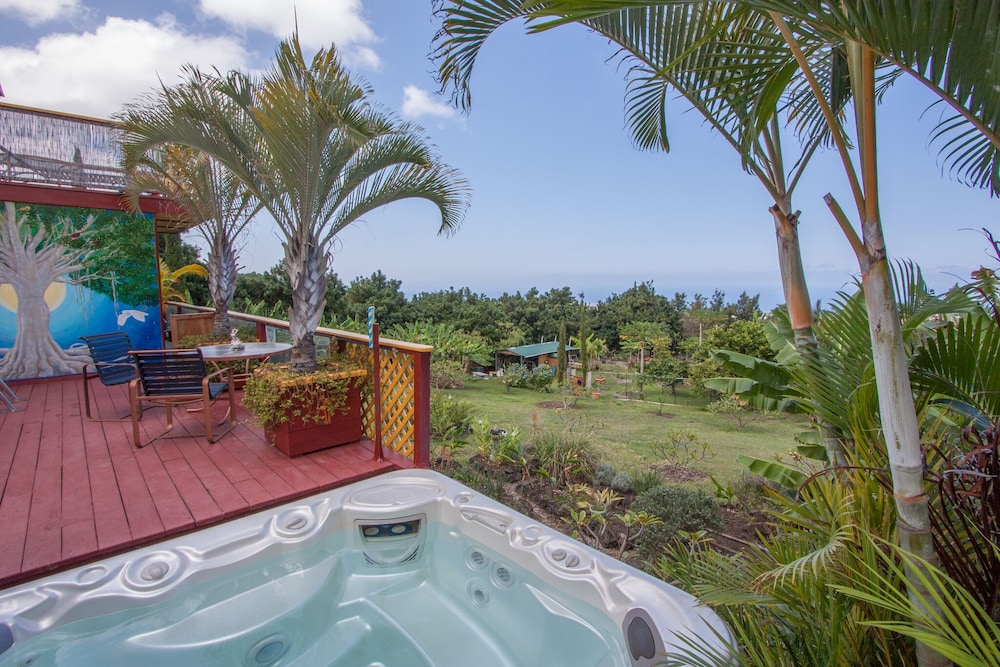 Manta Ray Suite, 1 King Bed, Private Bathroom, Lanai photo 2