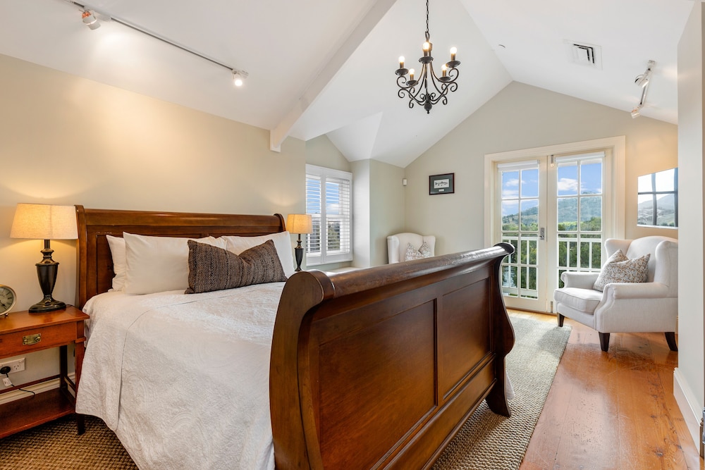 Lachlan Suite photo 1