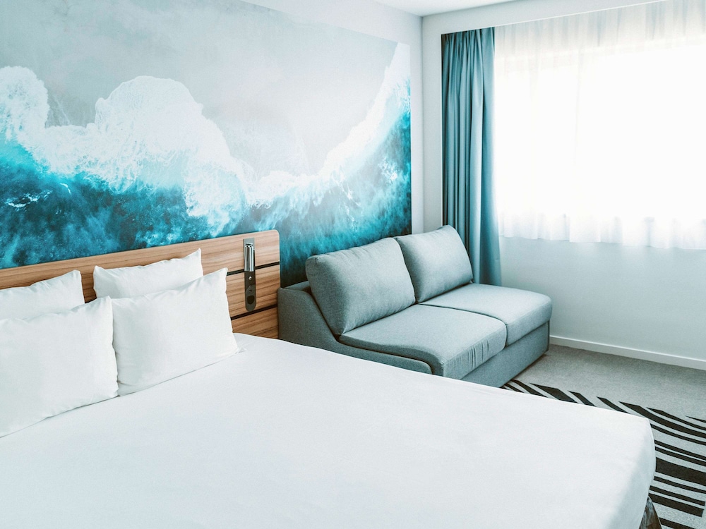 Standard Room, 1 Queen Bed with Sofa bed - Photo 4