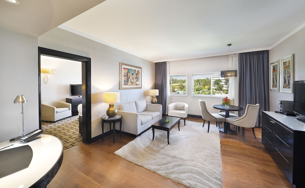 Executive Suite, 1 King Bed, Pool View thumbnail 5