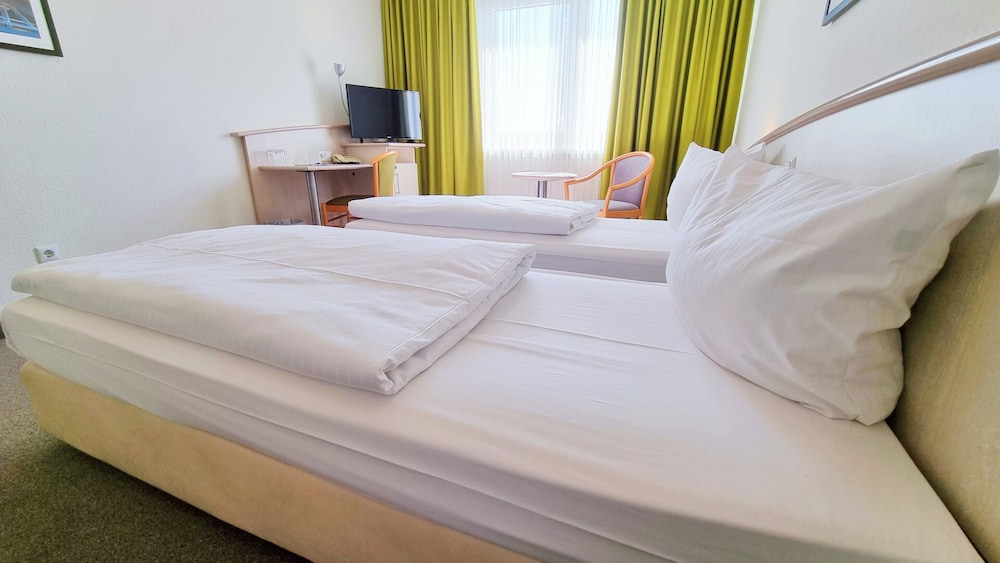 Double or Twin Room - Photo 3