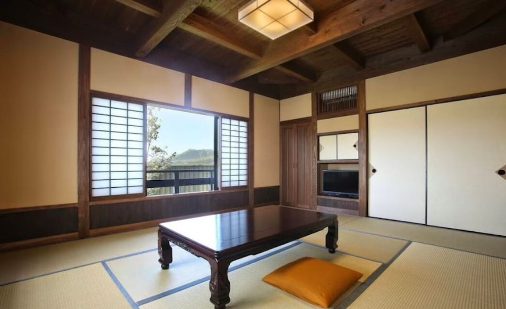 Basic Quadruple Room, Mountain View