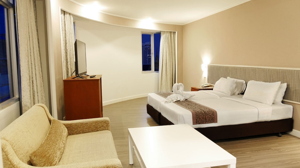 Junior Suite Twin Room - City Wing