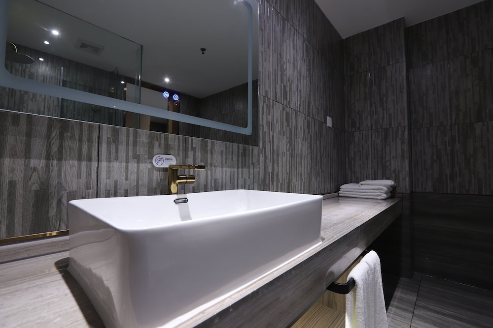 Suite, Multiple Beds - Photo 7