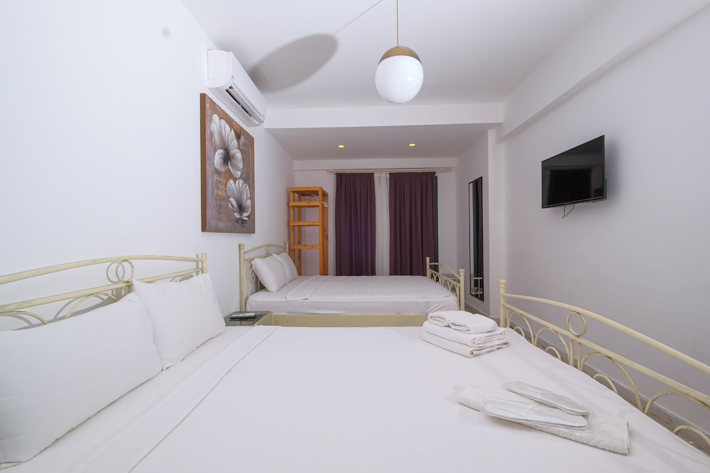 Family Triple Room, Begonville