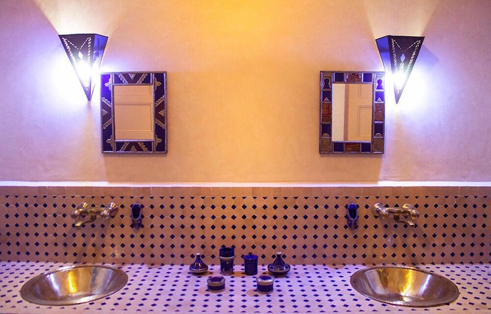 Economy Triple Room, Multiple Beds, Private Bathroom, Pool View photo 3