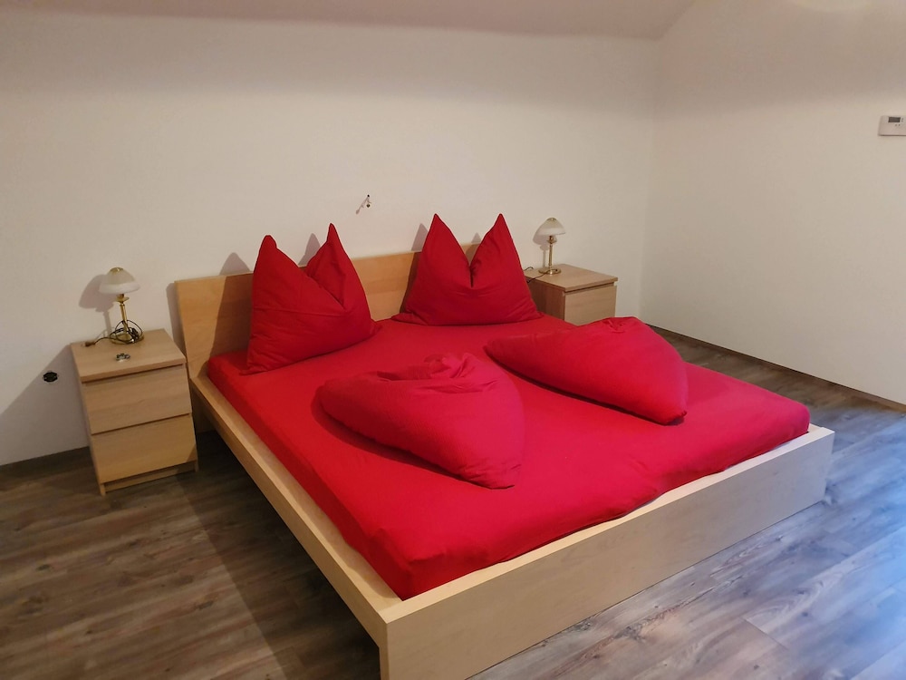 House, 5 Bedrooms photo 1