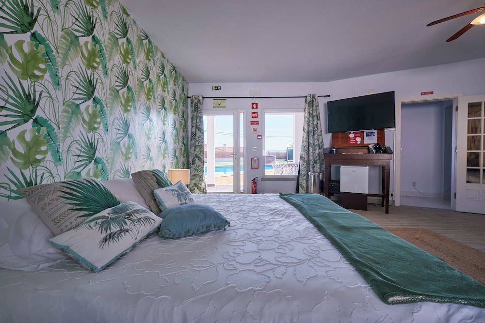 Family Quadruple Room, Pool View