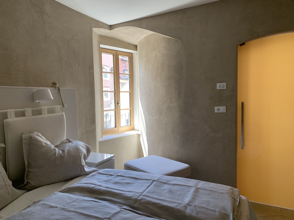 Apartment (Rennweg 4)